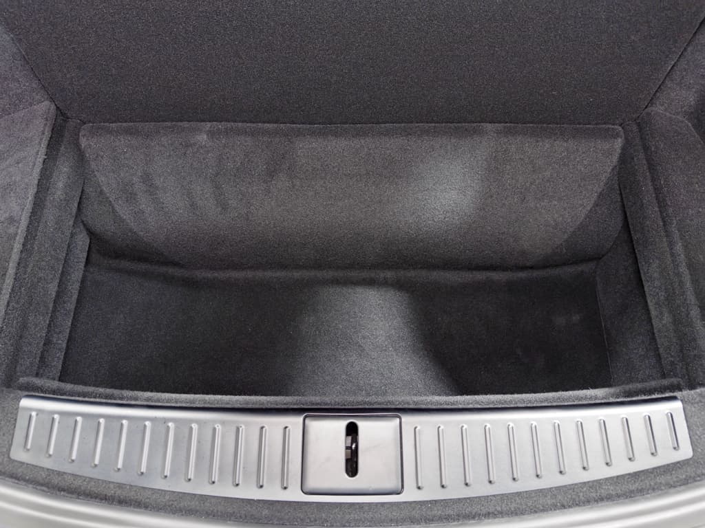 2021 Tesla Model S view 27