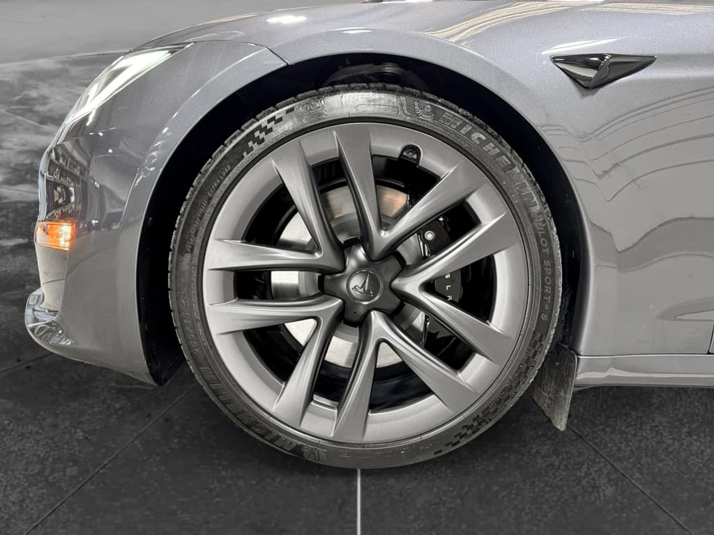 2021 Tesla Model S view 30