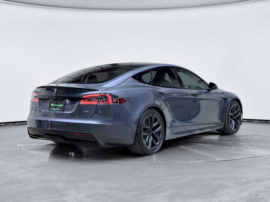 2021 Tesla Model S view 3