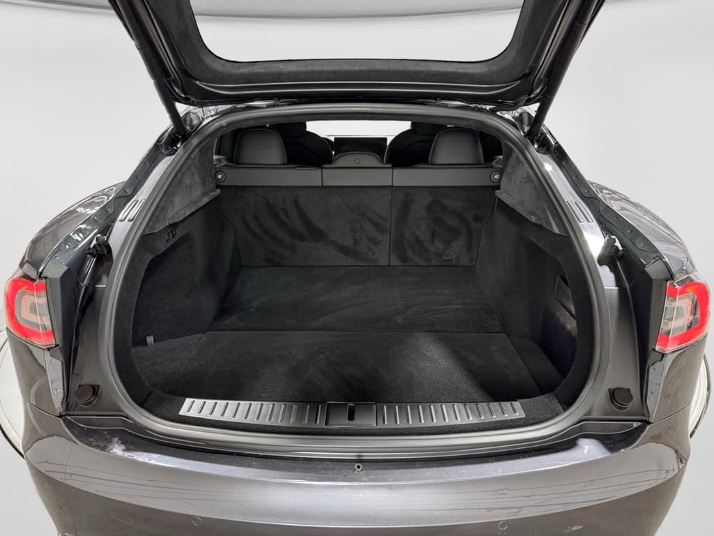 2021 Tesla Model S view 26