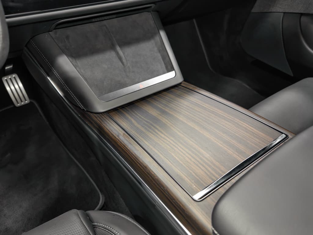 2021 Tesla Model S view 18