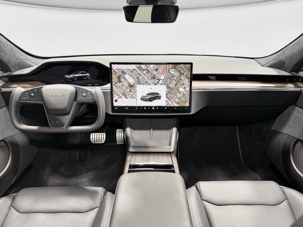 2021 Tesla Model S view 15
