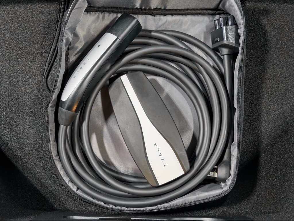 2021 Tesla Model S view 6