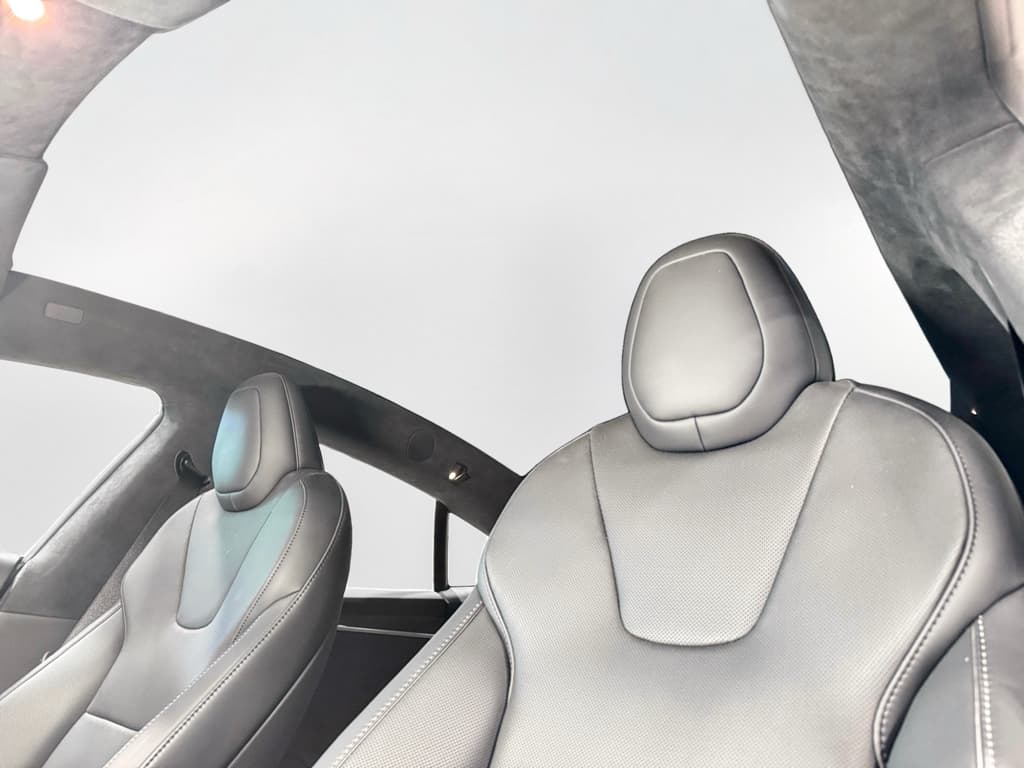 2021 Tesla Model S view 23