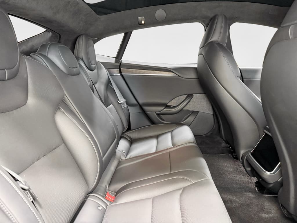 2021 Tesla Model S view 21