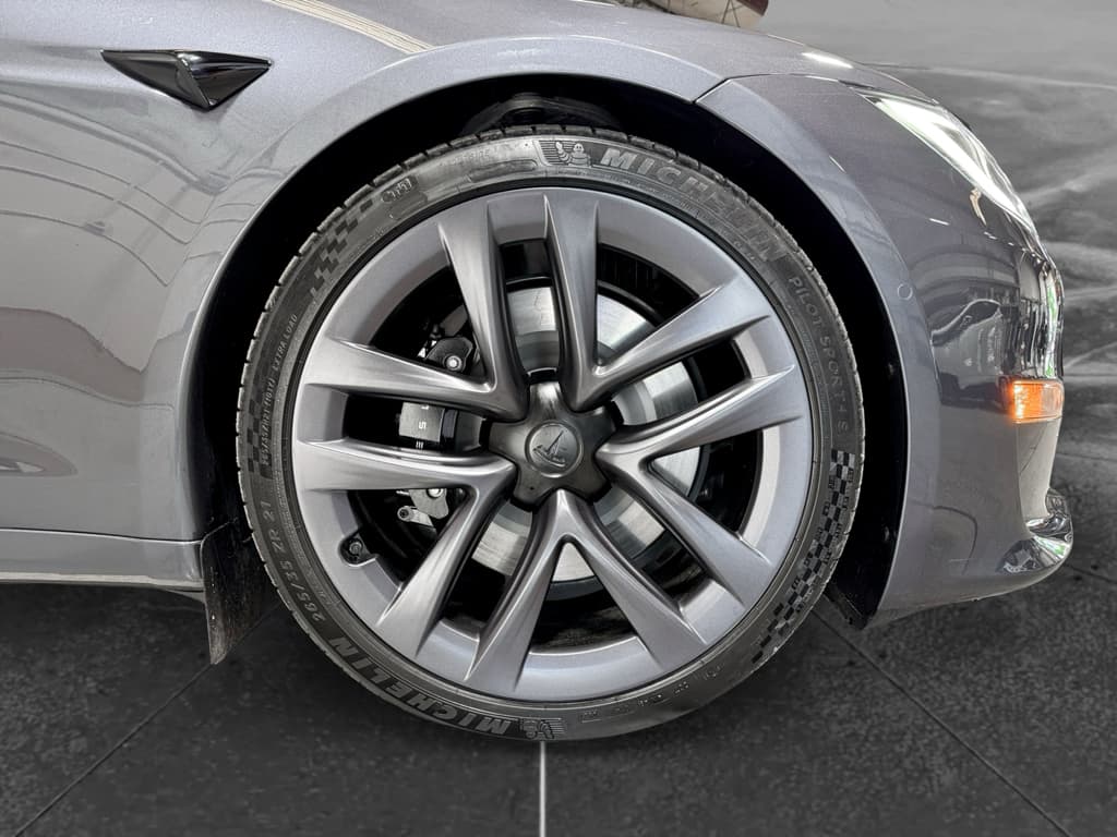 2021 Tesla Model S view 34