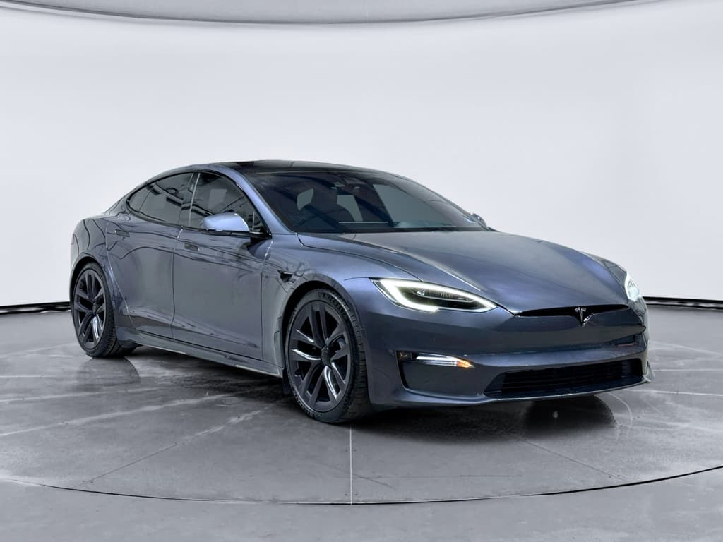 2021 Tesla Model S view 4