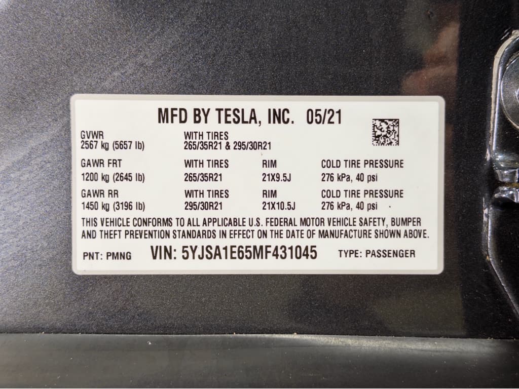 2021 Tesla Model S view 28