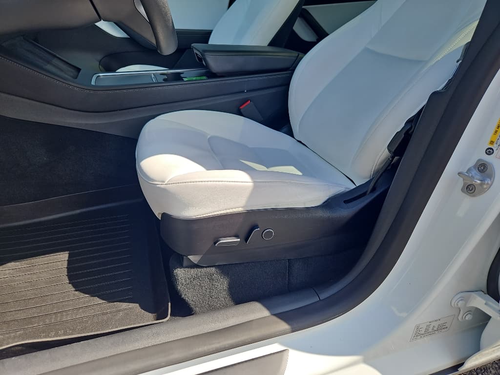 2022 Tesla Model Y view 7