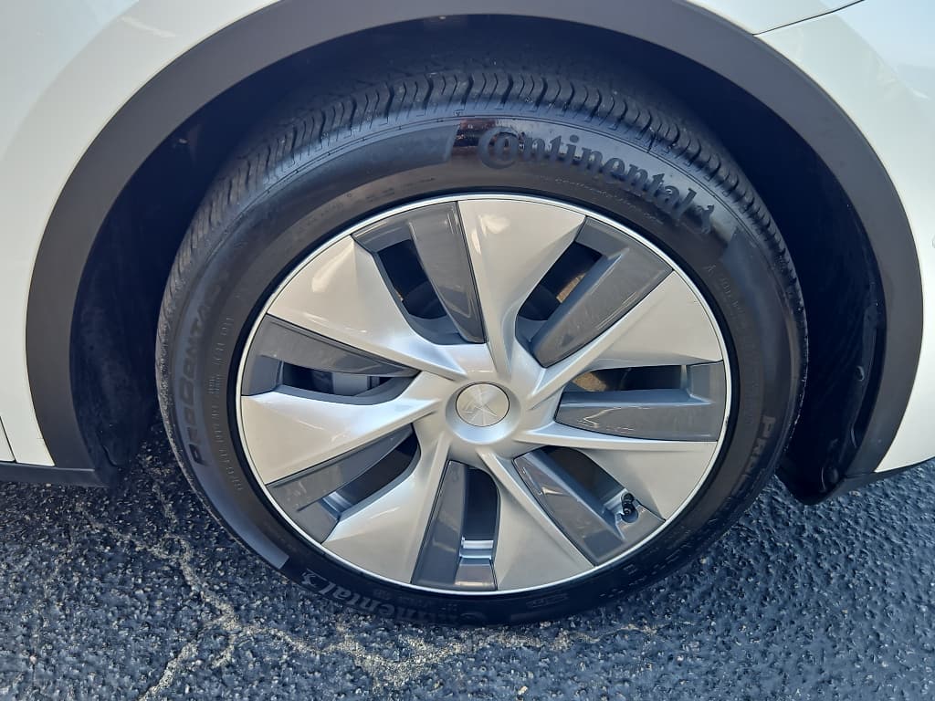 2022 Tesla Model Y view 31
