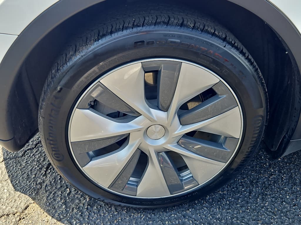 2022 Tesla Model Y view 29