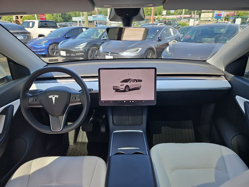 2022 Tesla Model Y view 14