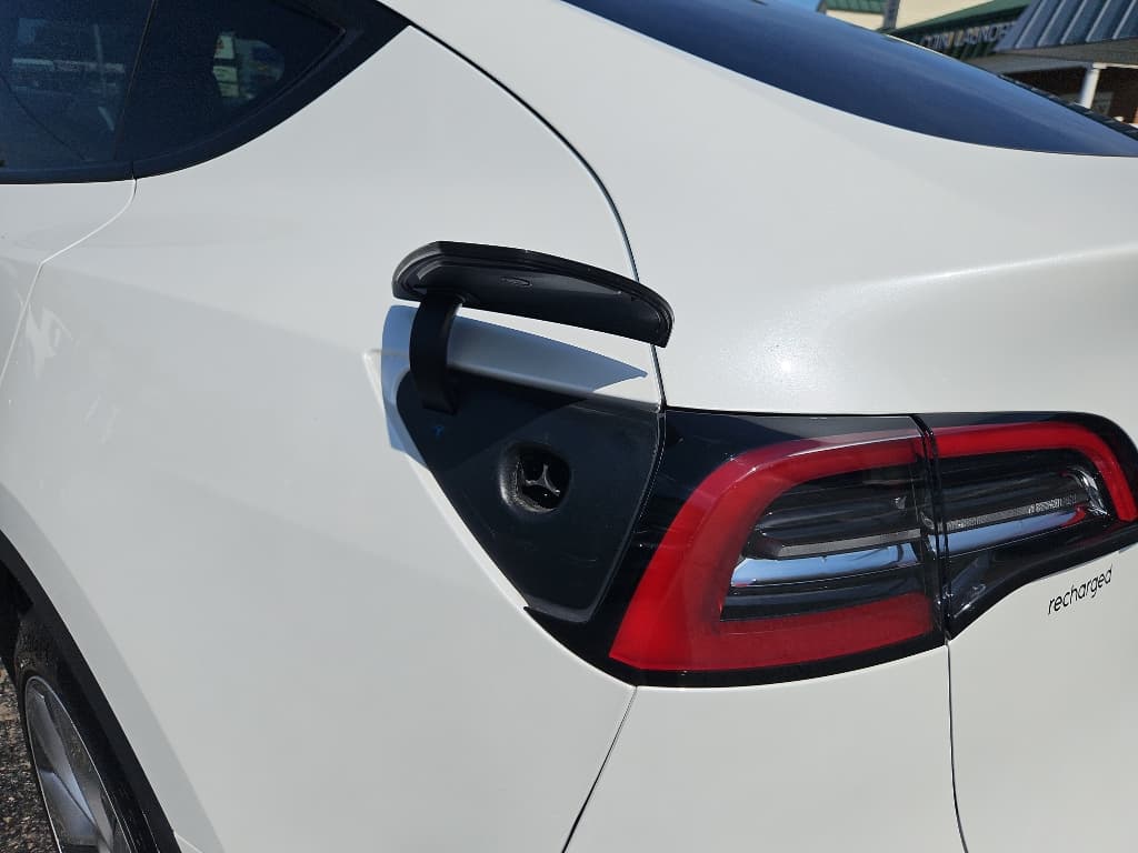 2022 Tesla Model Y view 5