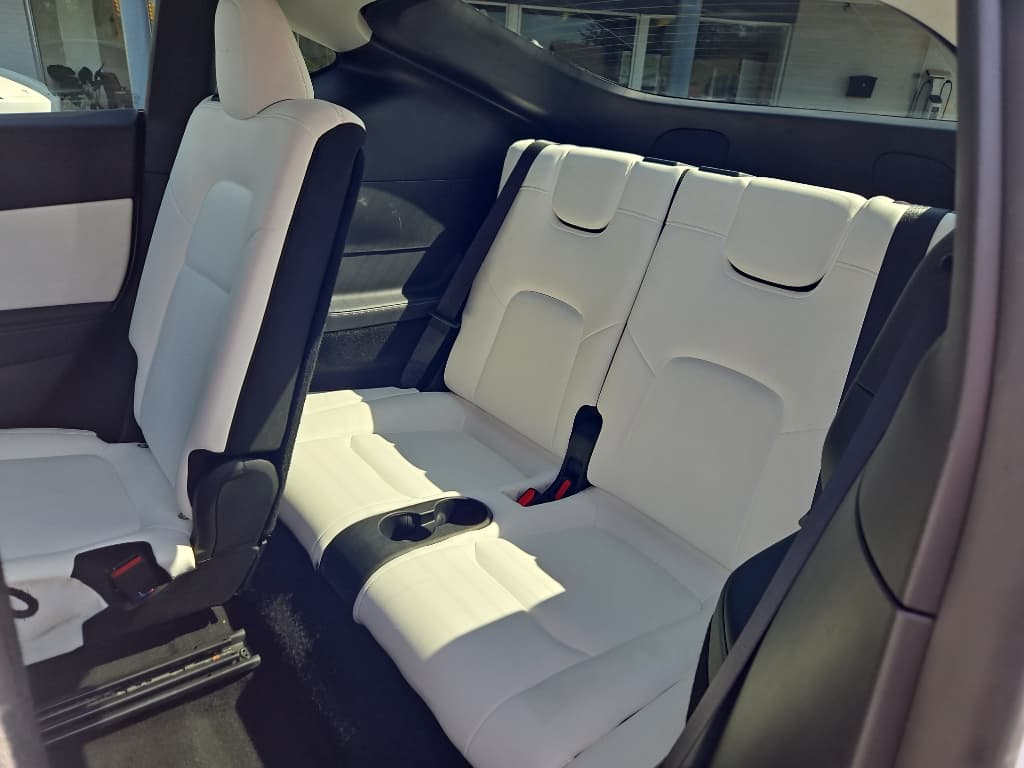 2022 Tesla Model Y view 20