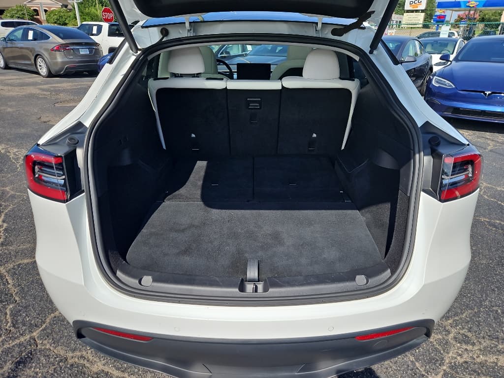 2022 Tesla Model Y view 21