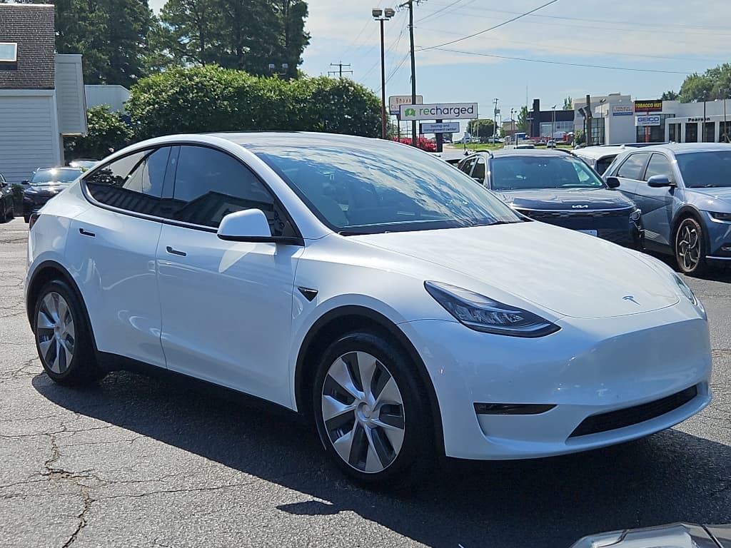 2022 Tesla Model Y view 4