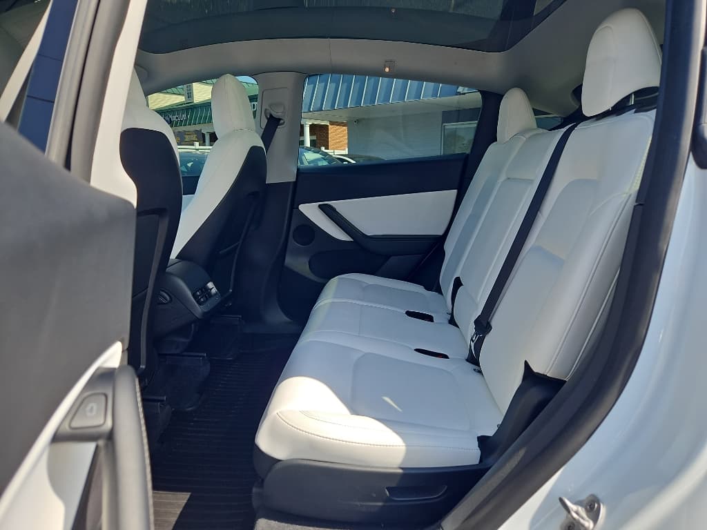 2022 Tesla Model Y view 19