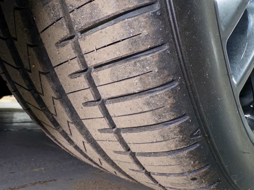 2021 Tesla Model S view 36