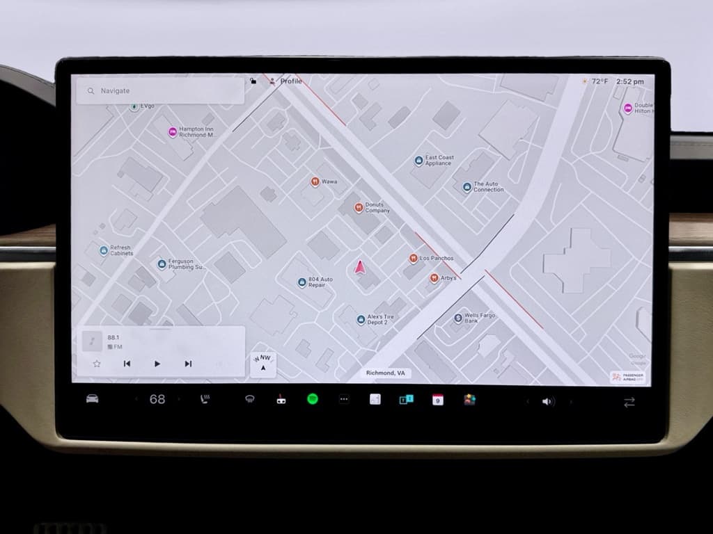 2021 Tesla Model S view 10