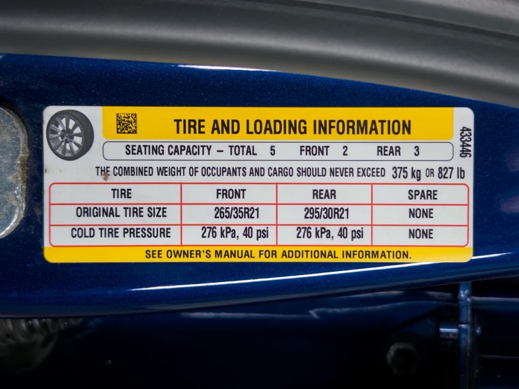 2021 Tesla Model S view 28