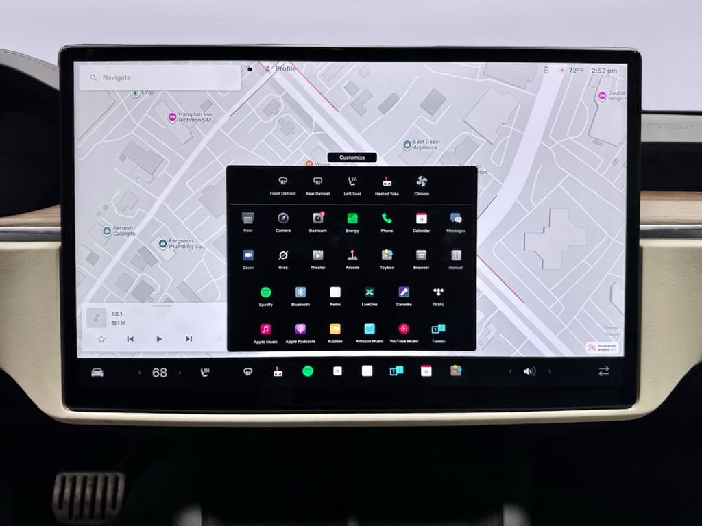 2021 Tesla Model S view 11