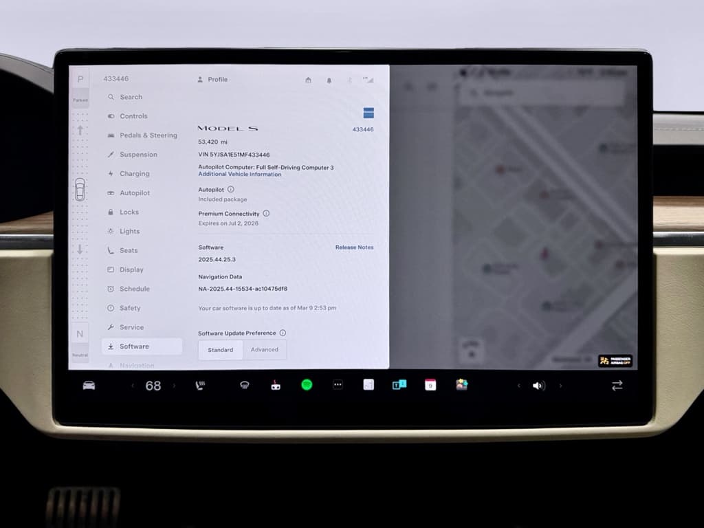 2021 Tesla Model S view 12