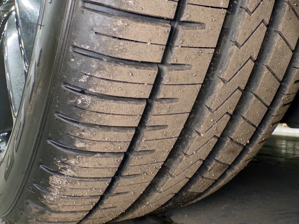 2021 Tesla Model S view 34