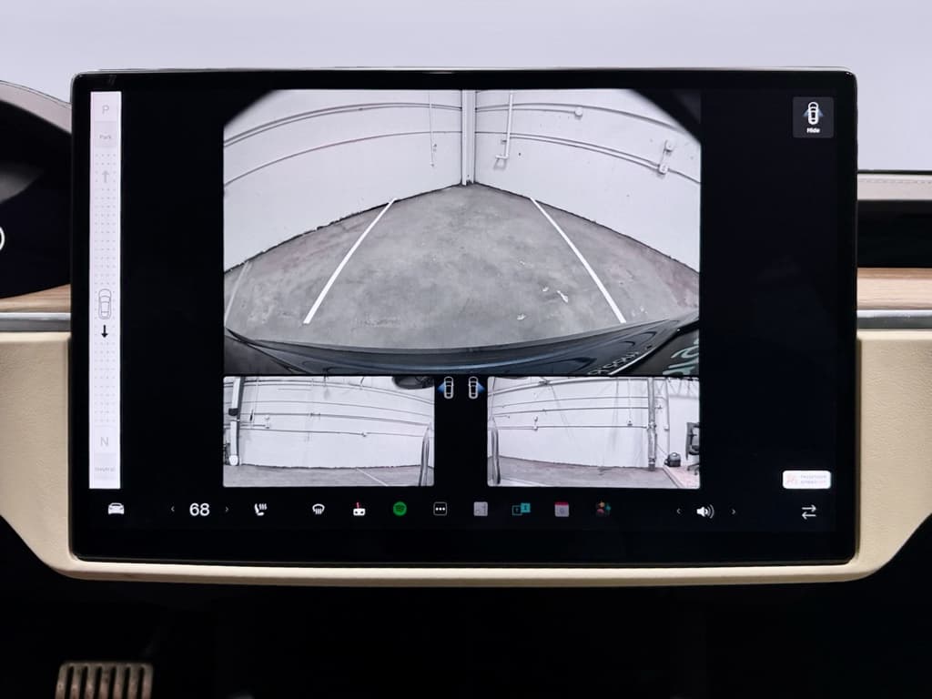 2021 Tesla Model S view 14