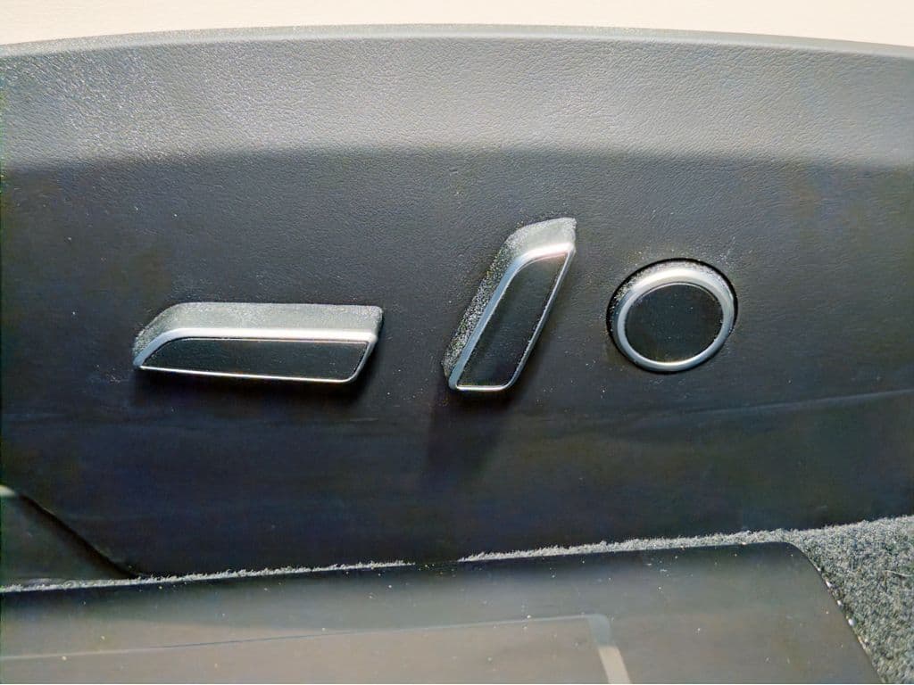 2021 Tesla Model S view 7