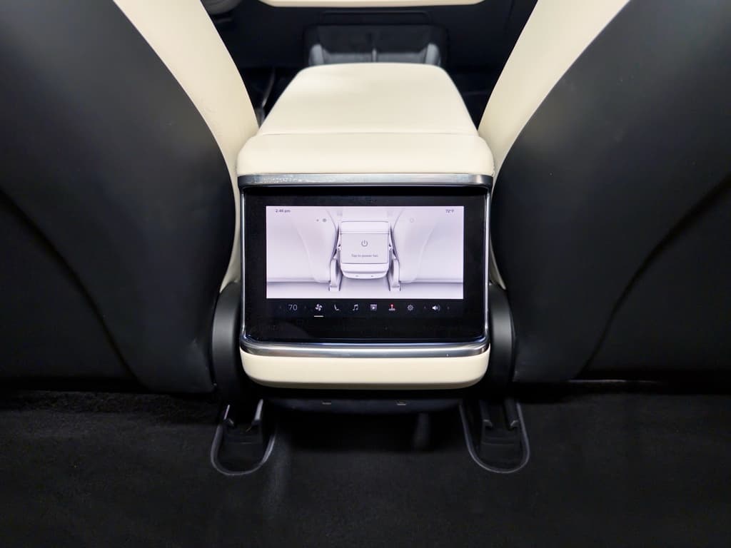 2021 Tesla Model S view 20