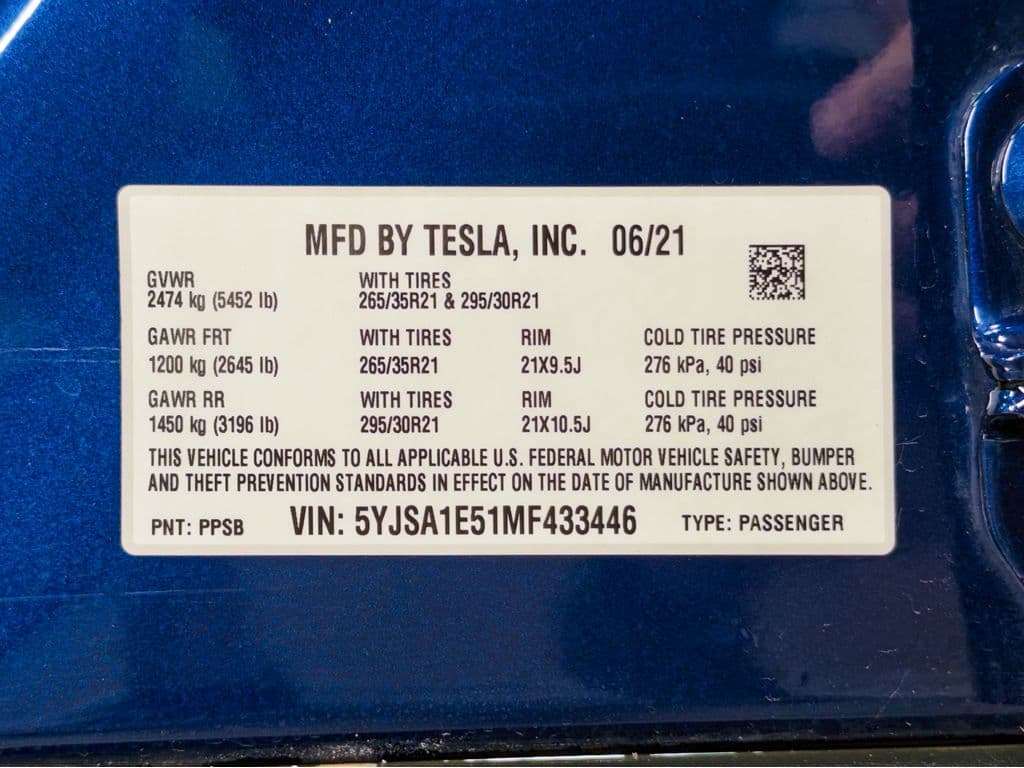 2021 Tesla Model S view 27