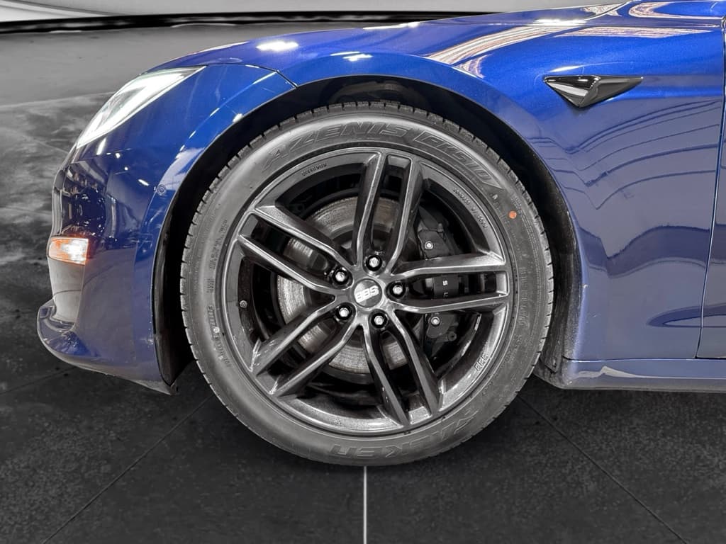 2021 Tesla Model S view 29