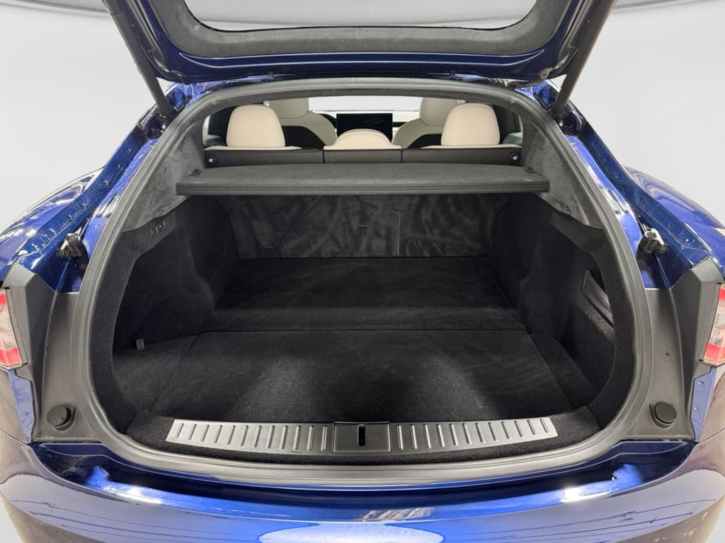 2021 Tesla Model S view 26