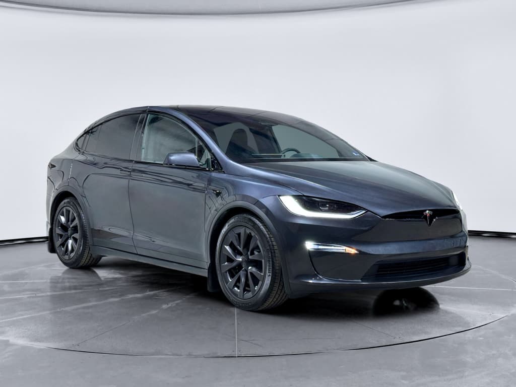 2024 Tesla Model X view 4