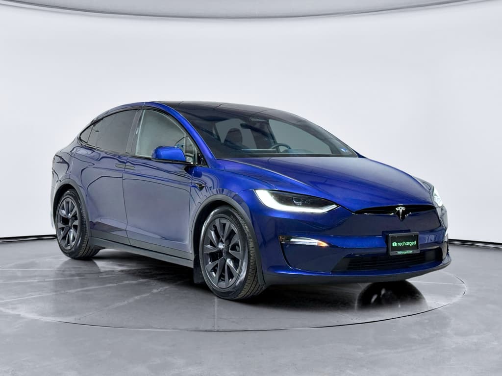 2024 Tesla Model X view 4