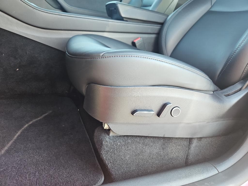2022 Tesla Model Y view 7