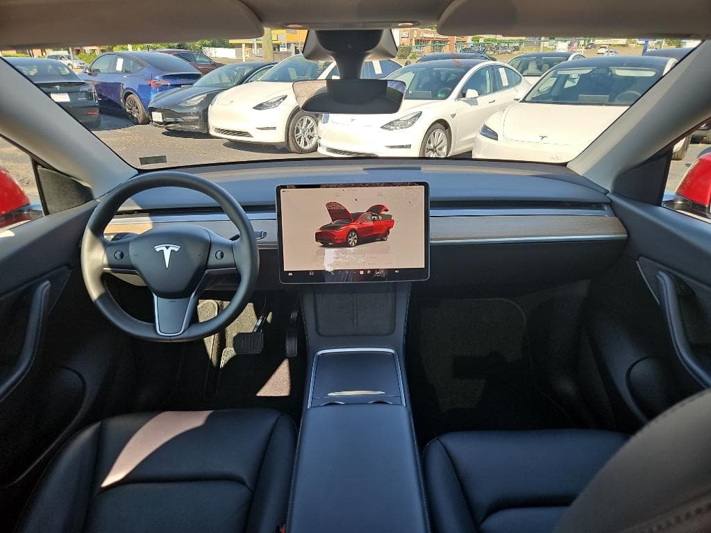 2022 Tesla Model Y view 13