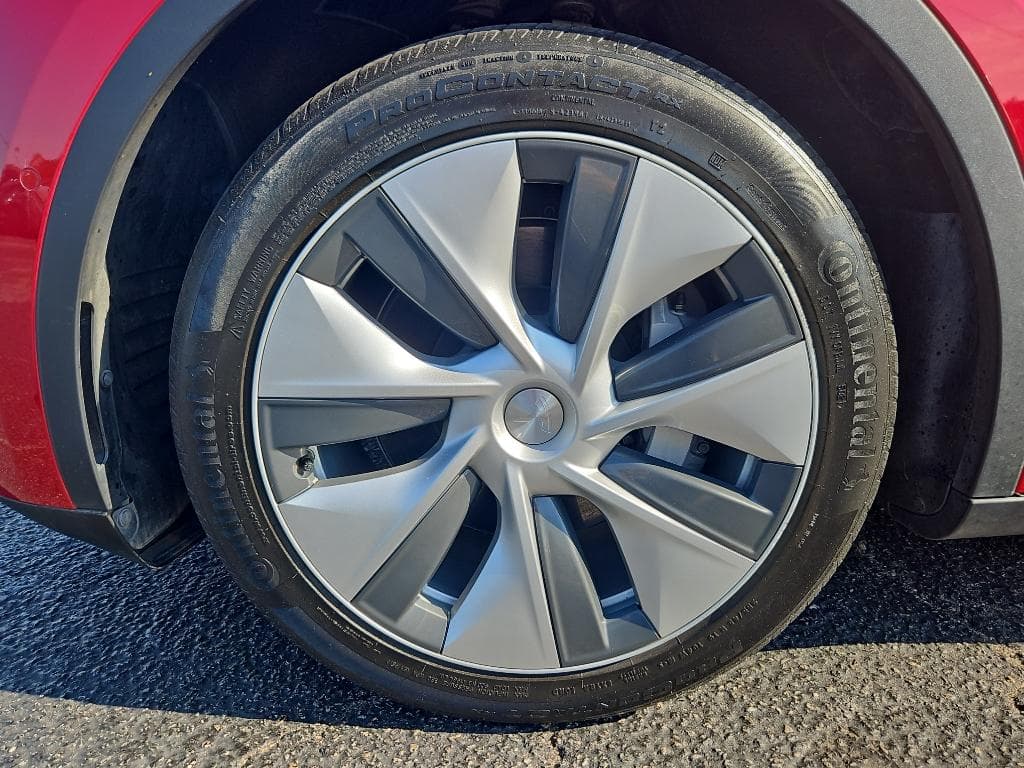 2022 Tesla Model Y view 23