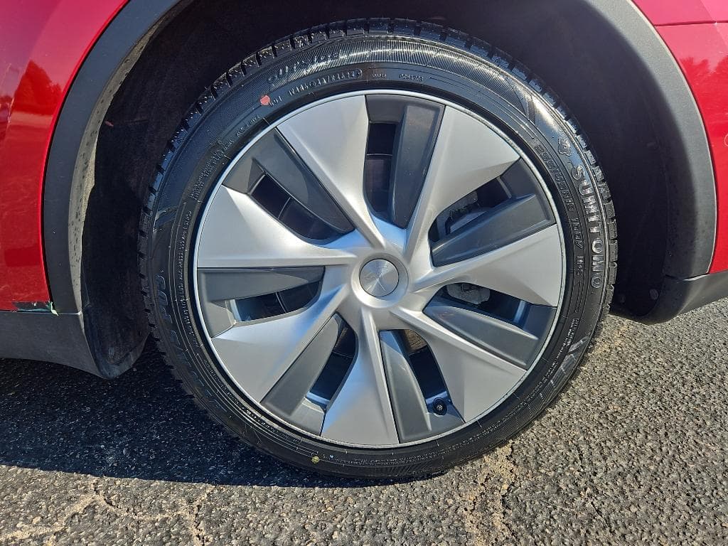 2022 Tesla Model Y view 25