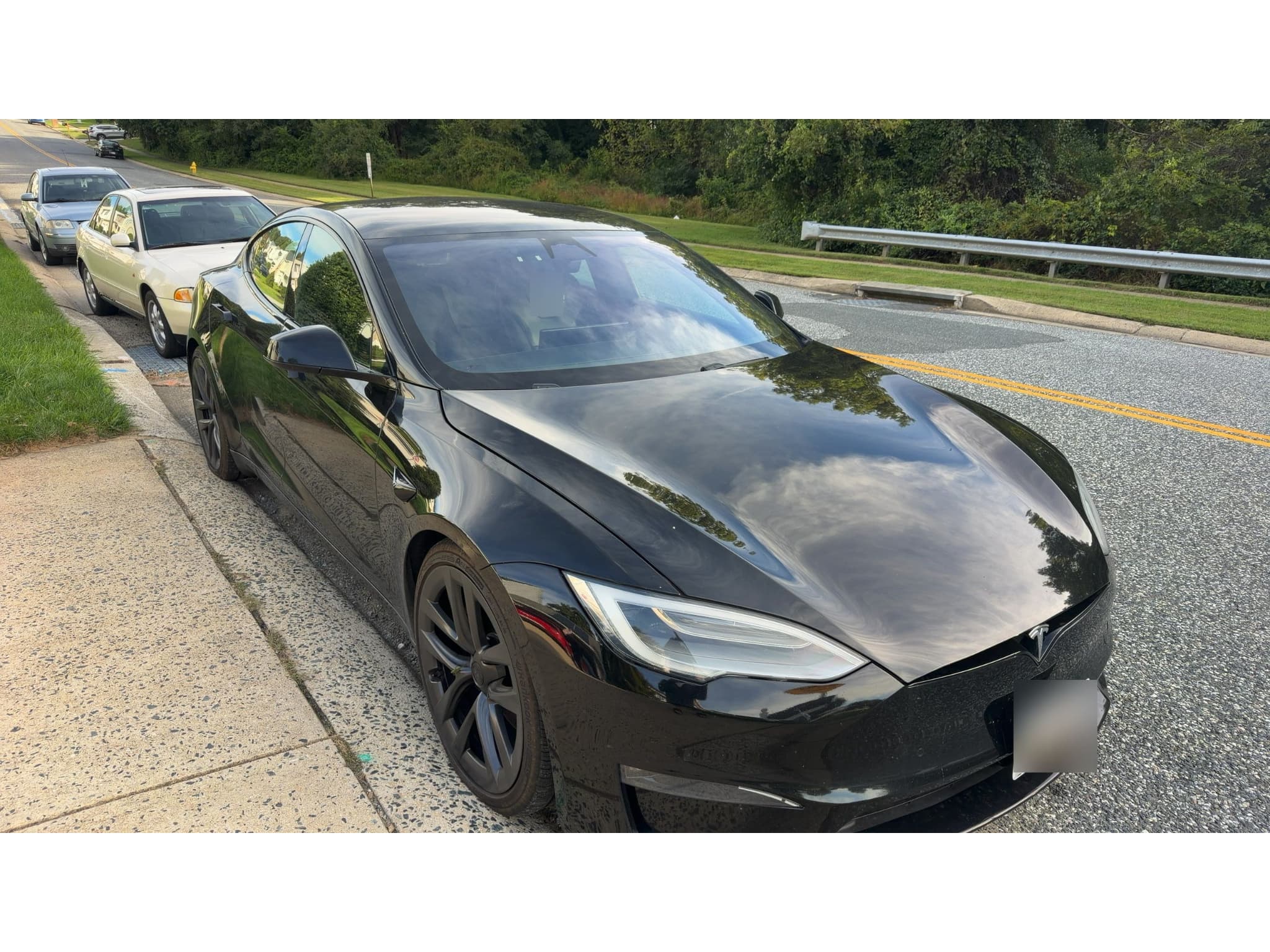 2021 Tesla Model S view 4
