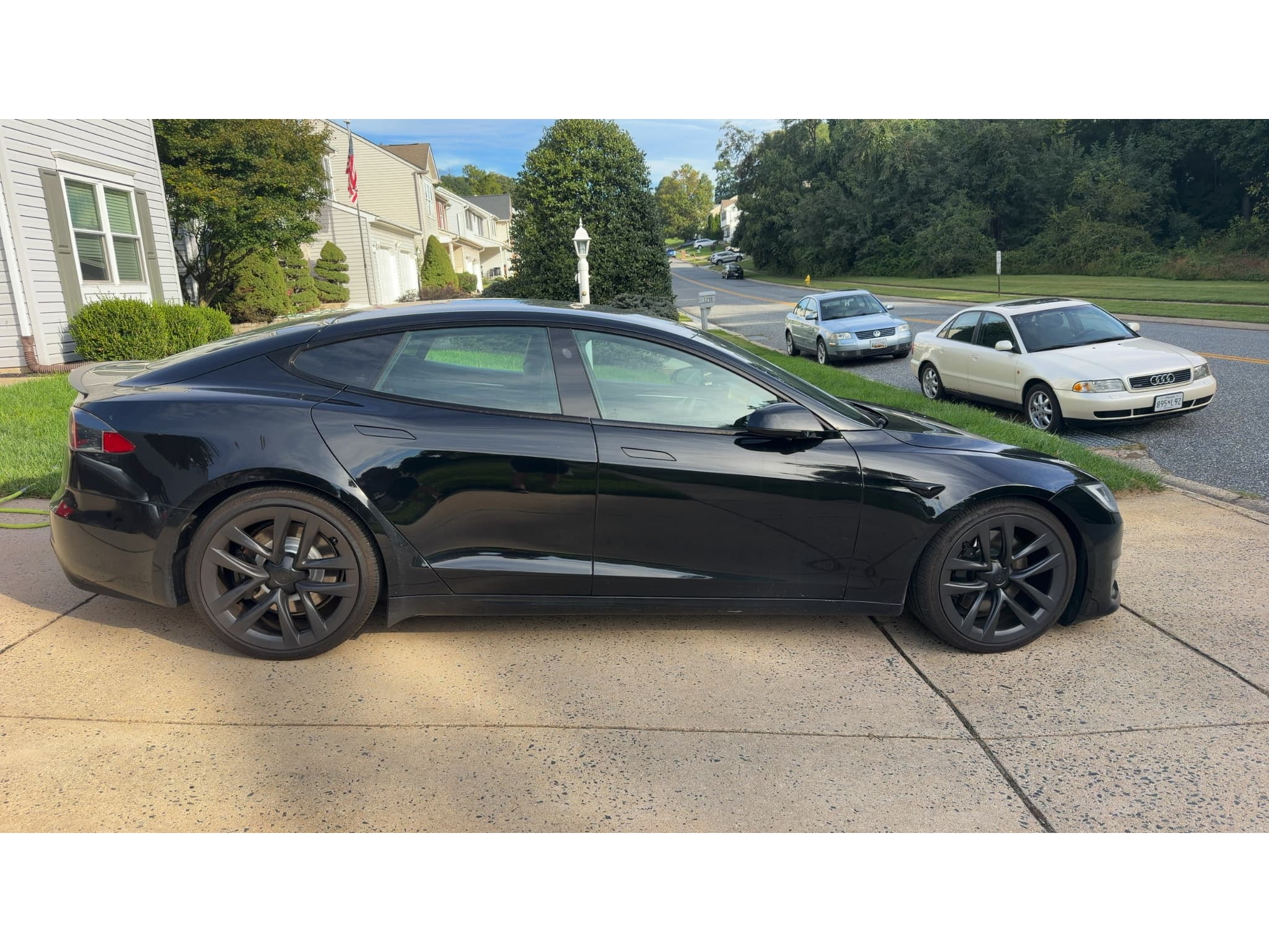 2021 Tesla Model S view 5