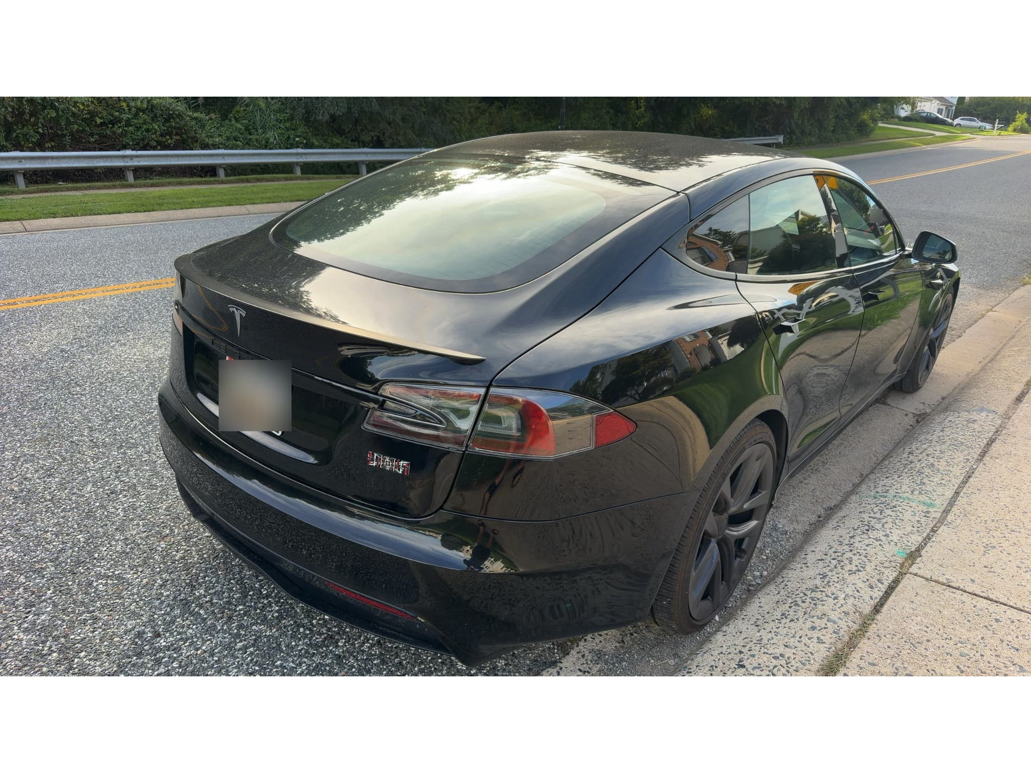 2021 Tesla Model S view 8