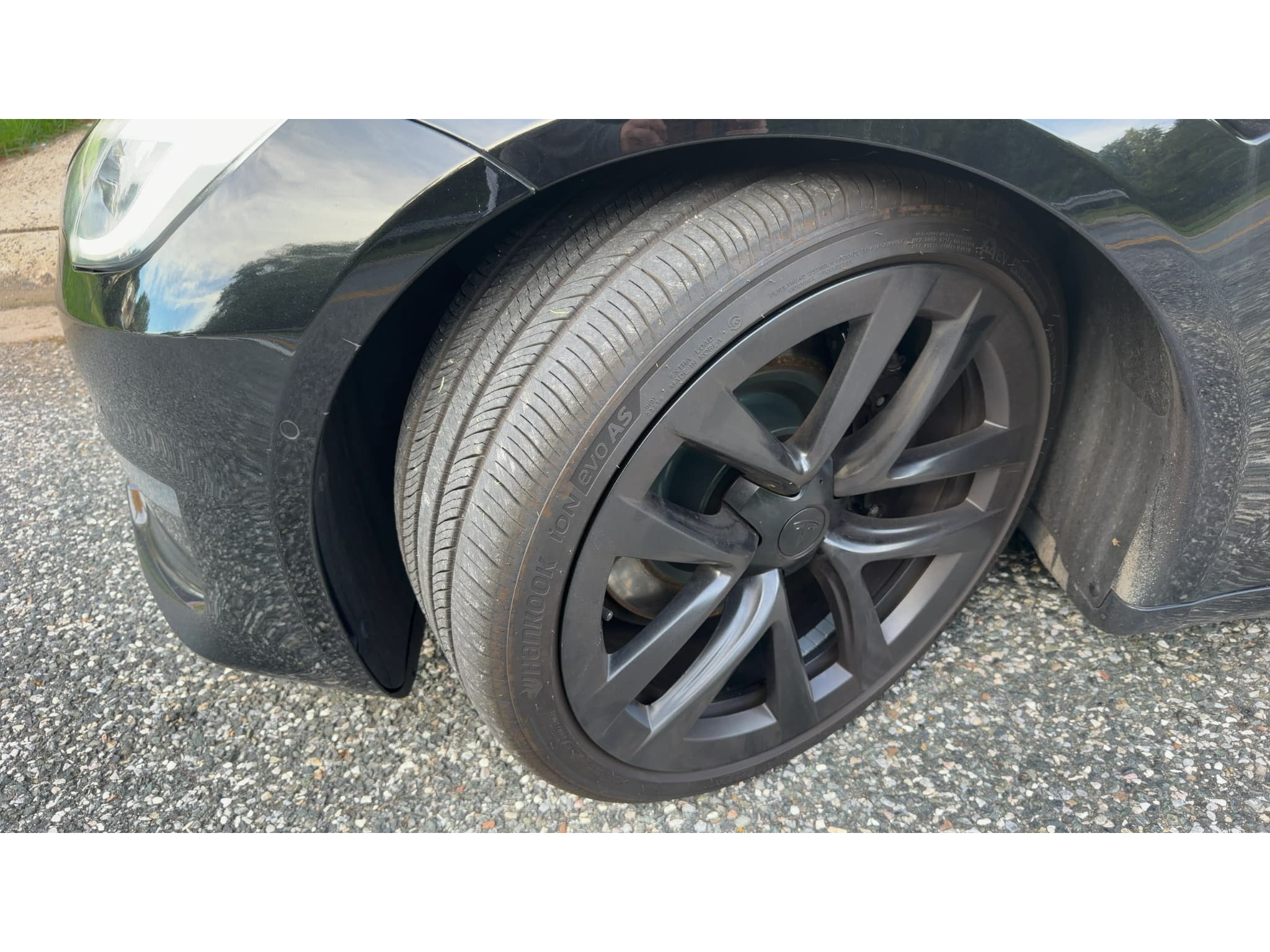 2021 Tesla Model S view 15