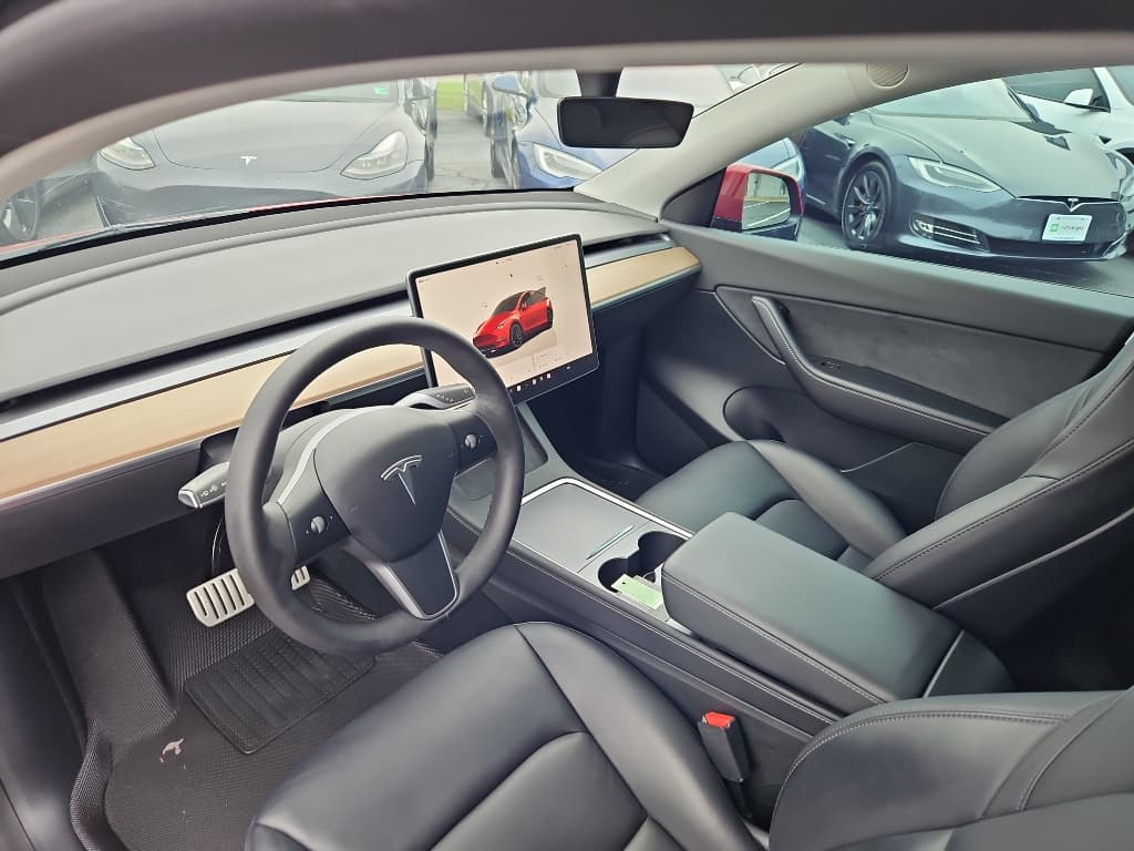 2022 Tesla Model Y view 17