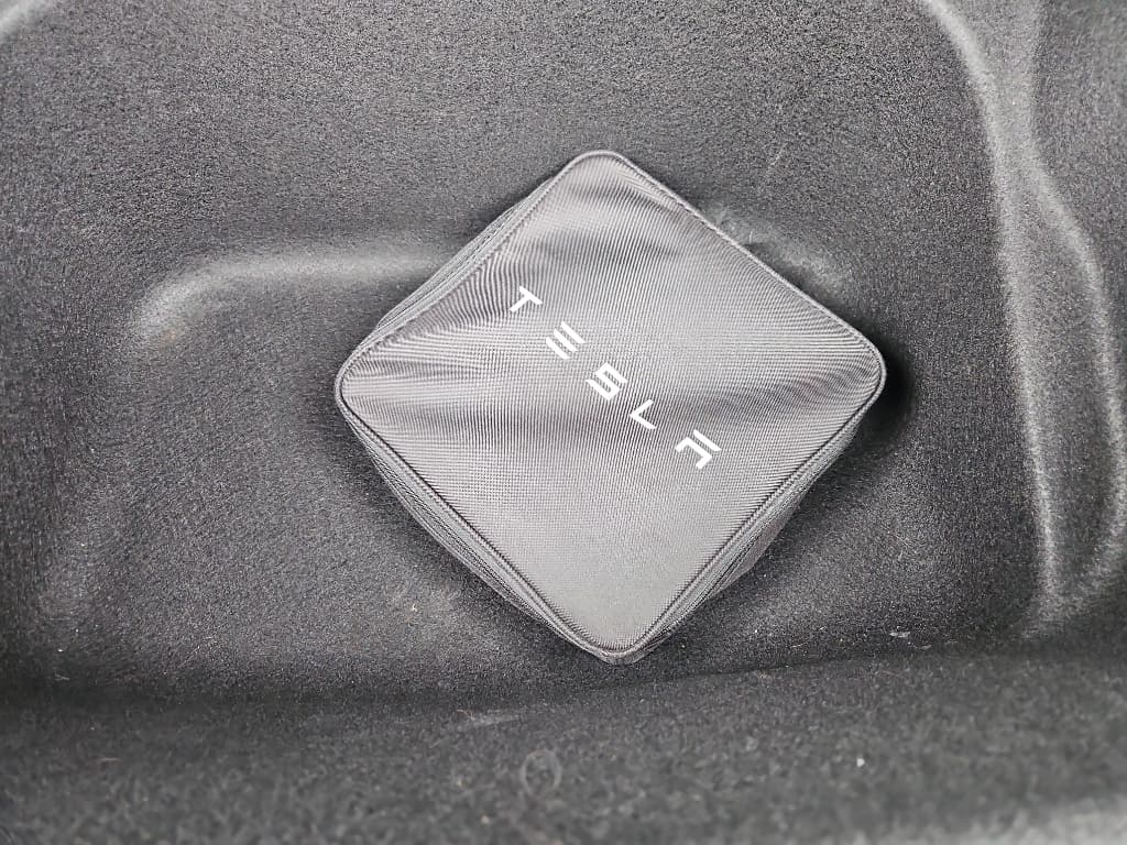 2022 Tesla Model Y view 8