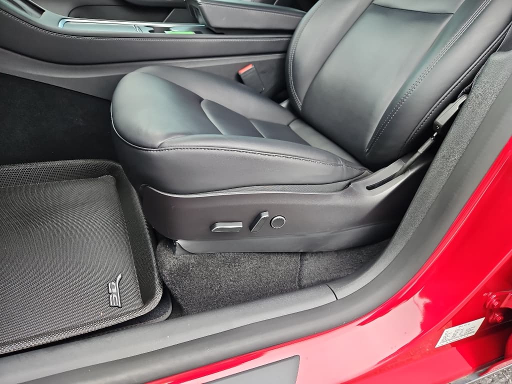 2022 Tesla Model Y view 9