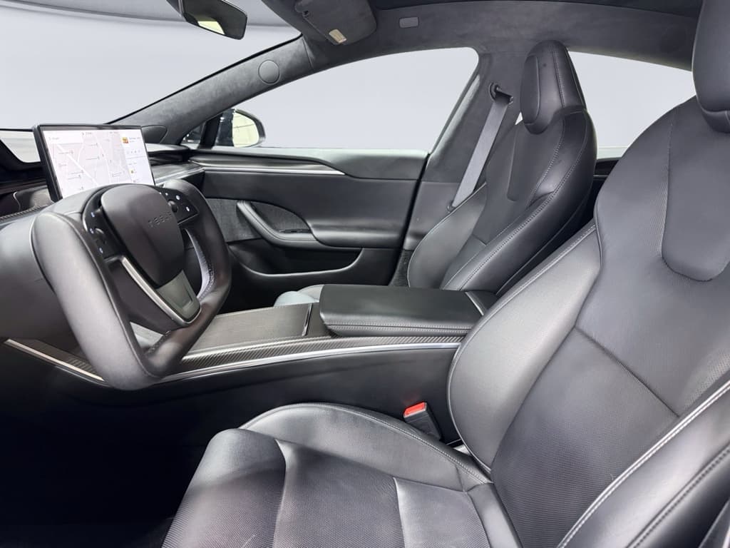 2021 Tesla Model S view 16