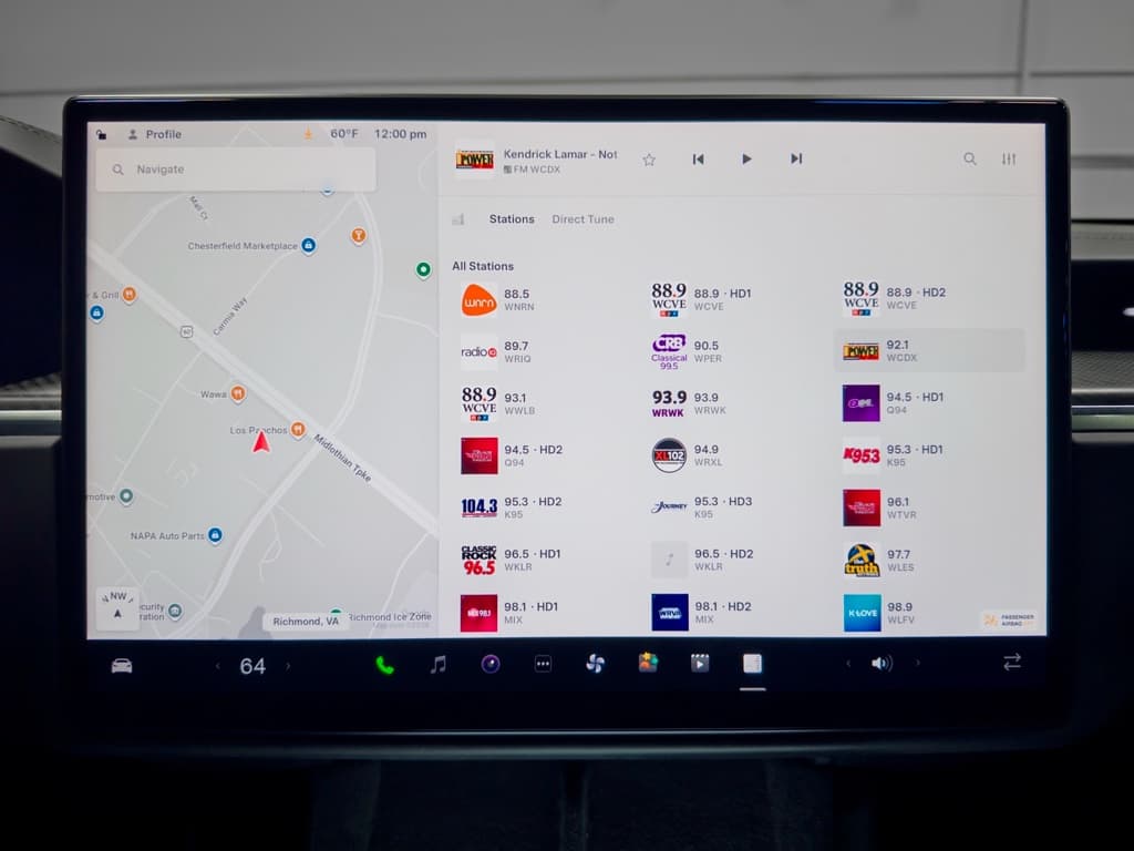 2021 Tesla Model S view 13