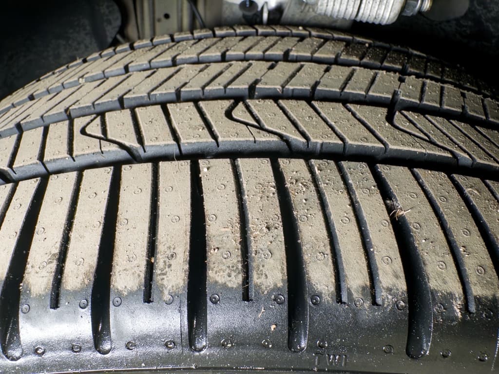 2021 Tesla Model S view 36