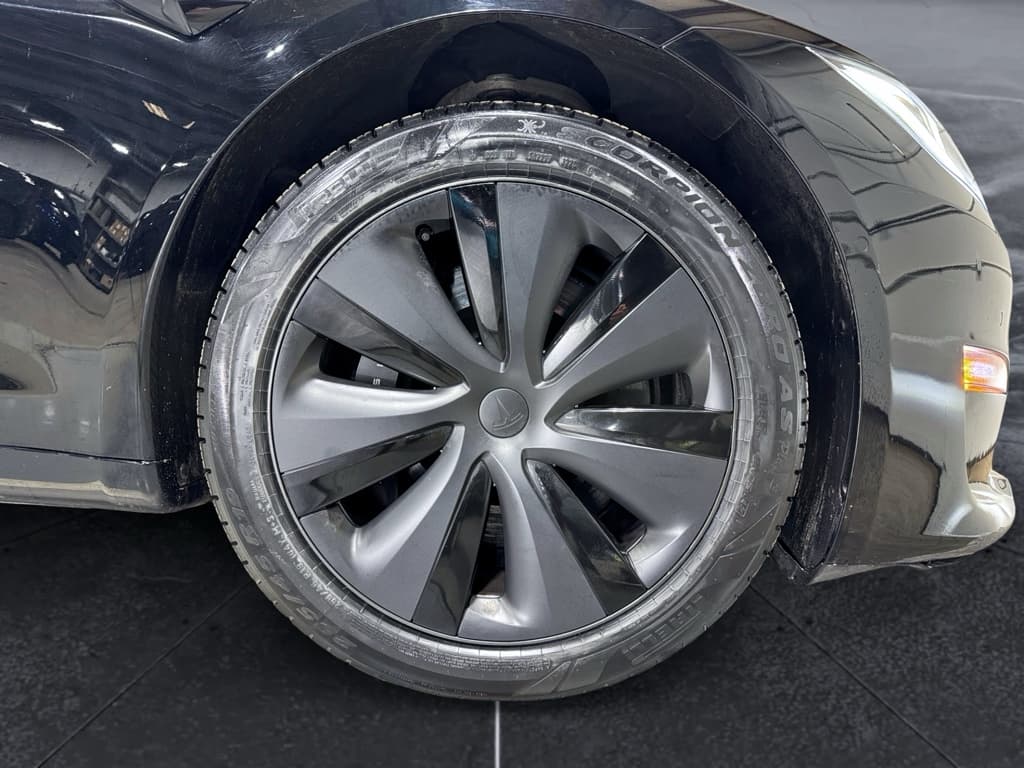 2021 Tesla Model S view 33